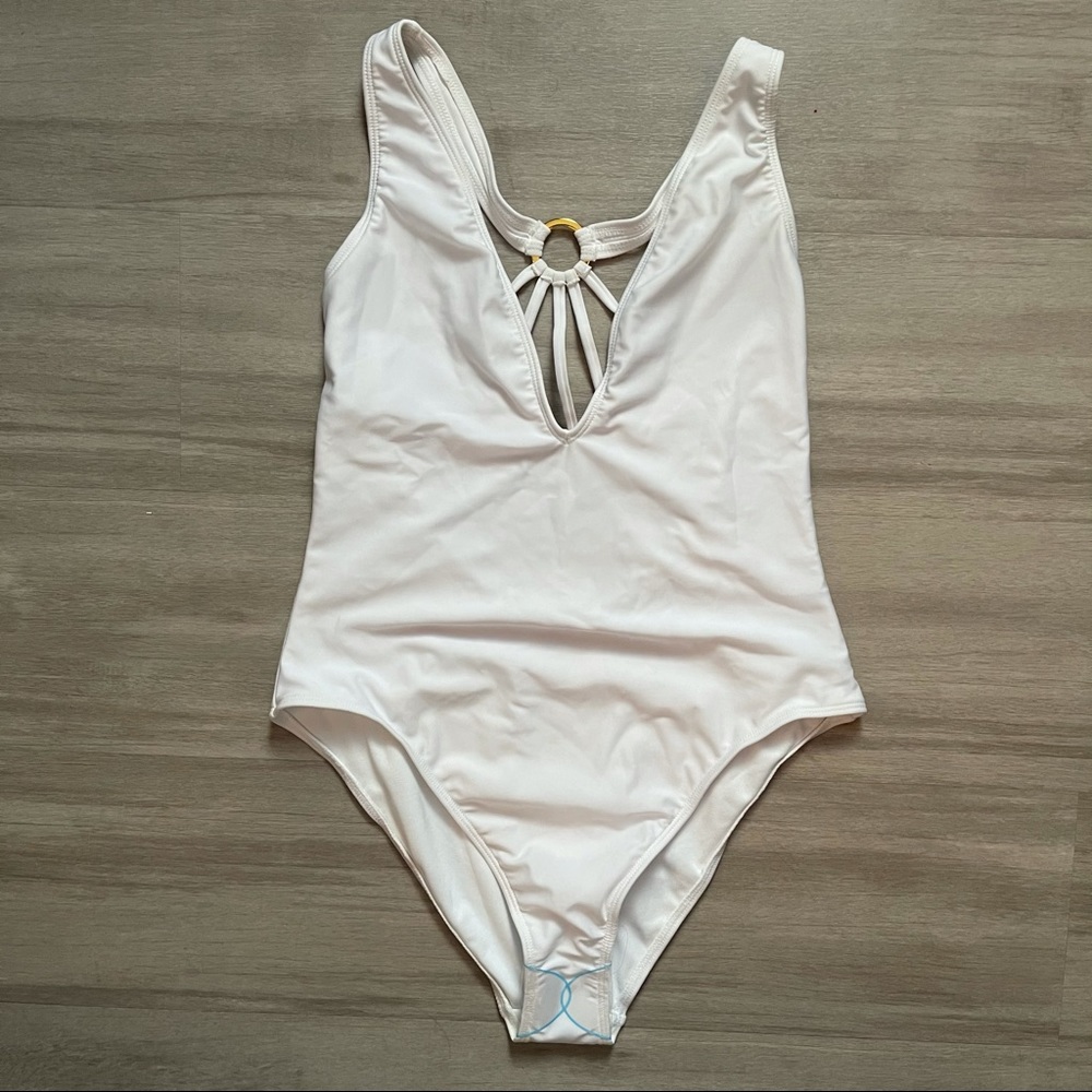 Asos one piece White swimsuit 🩱 with detail back